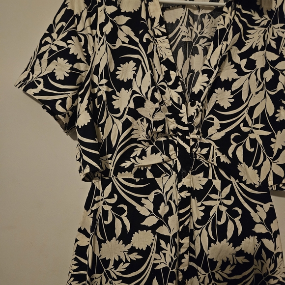 Old Navy Navy and White Floral Maxi Dress - Picture 2 of 8